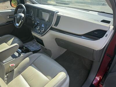 2018 Toyota Sienna XLE 8-Passenger   - Photo 13 - Walnut Creek, CA 94597