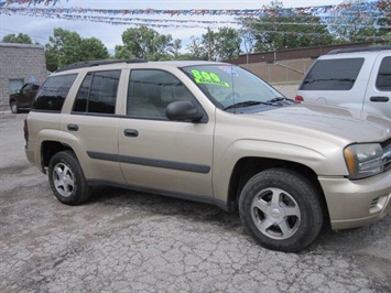 2005 Chevrolet Trailblazer LS   - Photo 2 - Kansas City, MO 64126