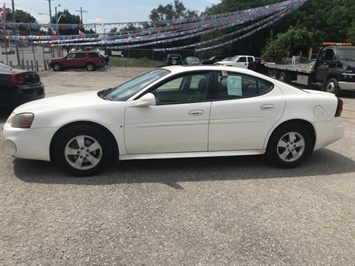 2008 Pontiac Grand Prix   - Photo 1 - Kansas City, MO 64126