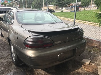 2002 Pontiac Grand Prix SE   - Photo 11 - Kansas City, MO 64126