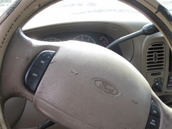 2000 Ford Expedition Eddie Bauer 4dr Eddie Bauer   - Photo 7 - Kansas City, MO 64126