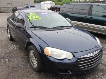 2005 Chrysler Sebring   - Photo 1 - Kansas City, MO 64126