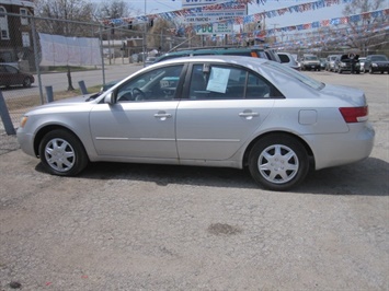 2006 Hyundai Sonata GL   - Photo 2 - Kansas City, MO 64126