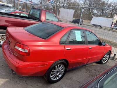 2003 Volvo S40   - Photo 2 - Kansas City, MO 64126