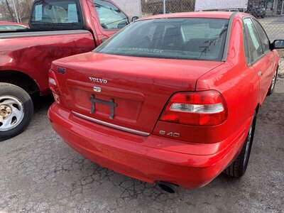 2003 Volvo S40   - Photo 11 - Kansas City, MO 64126