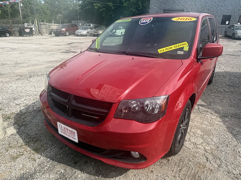 2016 Dodge Grand Caravan SXT   - Photo 1 - Kansas City, MO 64126
