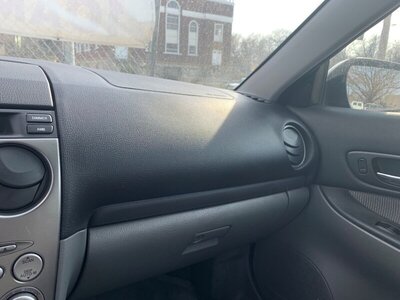 2004 Mazda Mazda6 i   - Photo 7 - Kansas City, MO 64126