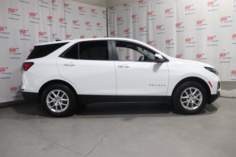 White (Iridescent Pearl Tricoat) 2023 Chevrolet Equinox LT AWD with 1LT SUV / Crossover Four-Wheel Drive Automatic