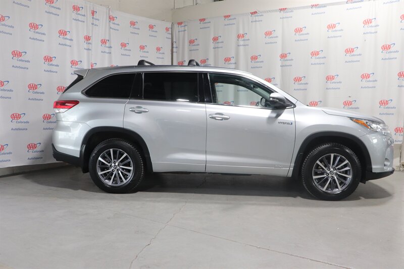 Silver 2018 Toyota Highlander Hybrid XLE SUV / Crossover All-Wheel Drive Automatic