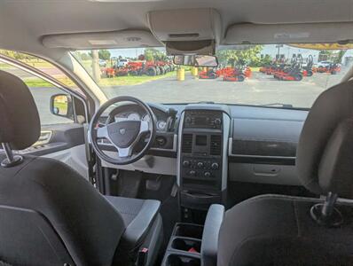 2010 Dodge Grand Caravan SXT - Photo 8 - Du Quoin, IL 62832