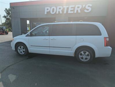 2010 Dodge Grand Caravan SXT - Photo 2 - Du Quoin, IL 62832
