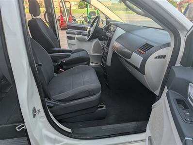 2010 Dodge Grand Caravan SXT - Photo 7 - Du Quoin, IL 62832
