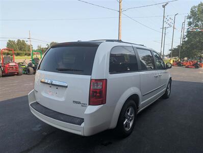 2010 Dodge Grand Caravan SXT - Photo 5 - Du Quoin, IL 62832
