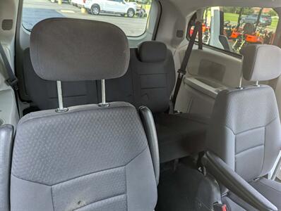 2010 Dodge Grand Caravan SXT - Photo 9 - Du Quoin, IL 62832