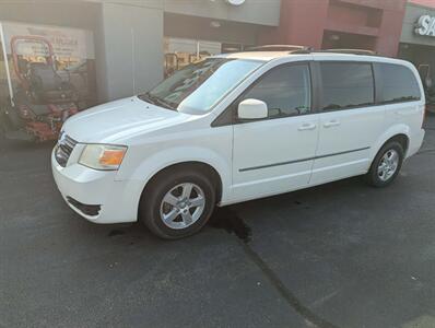 2010 Dodge Grand Caravan SXT - Photo 1 - Du Quoin, IL 62832