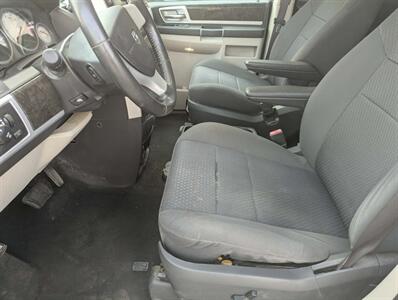 2010 Dodge Grand Caravan SXT - Photo 12 - Du Quoin, IL 62832