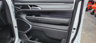 2023 Jeep Wagoneer Series II   - Photo 10 - Du Quoin, IL 62832