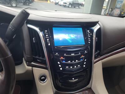 2017 Cadillac Escalade Luxury   - Photo 6 - Du Quoin, IL 62832