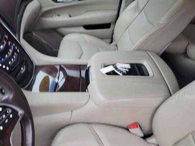 2017 Cadillac Escalade Luxury   - Photo 11 - Du Quoin, IL 62832