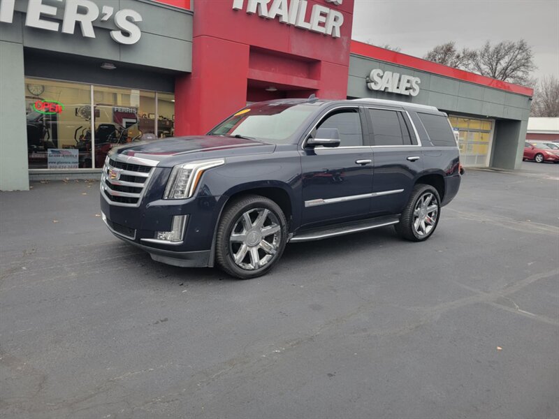 2017 Cadillac Escalade Luxury   - Photo 1 - Du Quoin, IL 62832