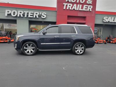 2017 Cadillac Escalade Luxury   - Photo 2 - Du Quoin, IL 62832