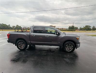 2018 Nissan Titan SV - Photo 2 - Du Quoin, IL 62832