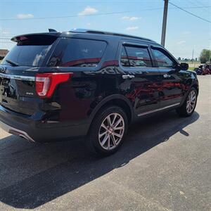 2017 Ford Explorer Limited   - Photo 5 - Du Quoin, IL 62832