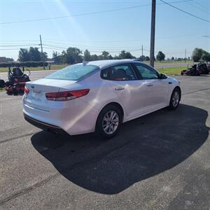 2017 Kia Optima LX   - Photo 7 - Du Quoin, IL 62832