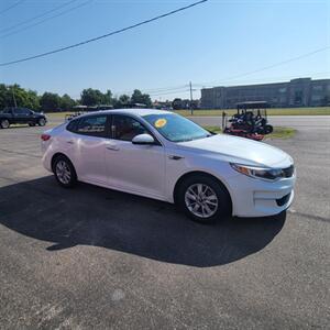 2017 Kia Optima LX   - Photo 5 - Du Quoin, IL 62832
