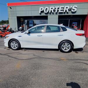 2017 Kia Optima LX   - Photo 10 - Du Quoin, IL 62832