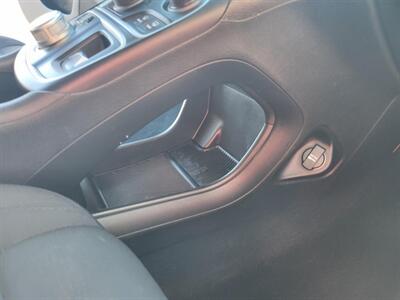 2016 Chrysler 200 LX   - Photo 6 - Du Quoin, IL 62832