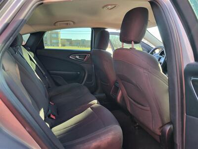 2016 Chrysler 200 LX   - Photo 12 - Du Quoin, IL 62832