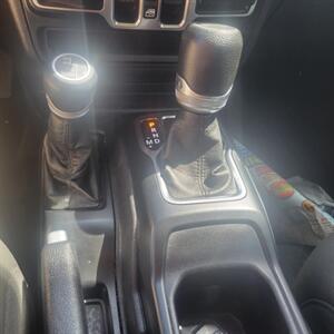 2021 Jeep Wrangler Sport S   - Photo 9 - Du Quoin, IL 62832