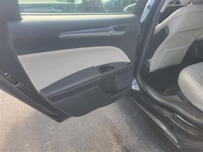 2014 Ford Fusion Titanium   - Photo 15 - Du Quoin, IL 62832