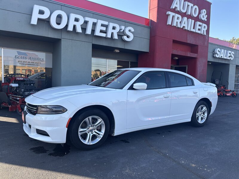 2017 Dodge Charger SE   - Photo 1 - Du Quoin, IL 62832