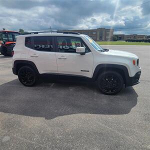 2017 Jeep Renegade Altitude   - Photo 7 - Du Quoin, IL 62832