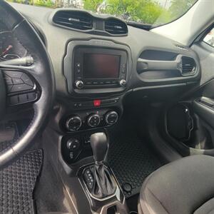 2017 Jeep Renegade Altitude   - Photo 9 - Du Quoin, IL 62832