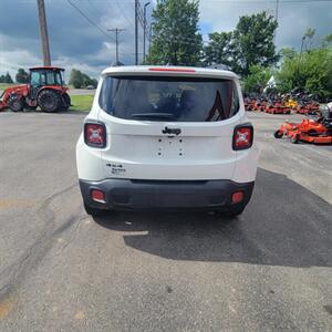 2017 Jeep Renegade Altitude   - Photo 5 - Du Quoin, IL 62832