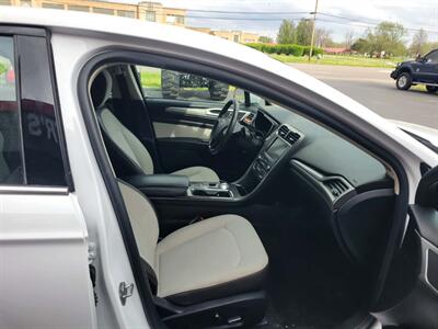 2019 Ford Fusion SE   - Photo 9 - Du Quoin, IL 62832