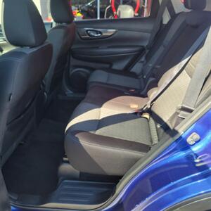 2019 Nissan Rogue SV   - Photo 8 - Du Quoin, IL 62832