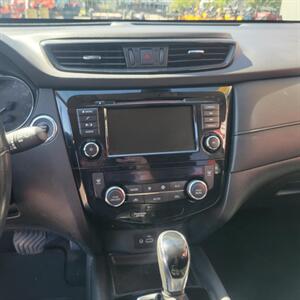 2019 Nissan Rogue SV   - Photo 10 - Du Quoin, IL 62832