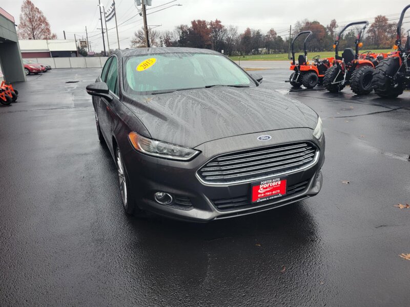 2015 Ford Fusion SE photo 3