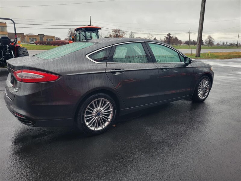 2015 Ford Fusion SE photo 4