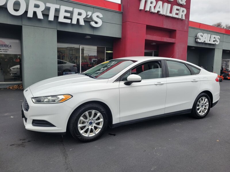 2016 Ford Fusion S   - Photo 1 - Du Quoin, IL 62832