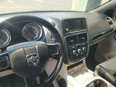 2018 Dodge Grand Caravan SXT   - Photo 15 - Du Quoin, IL 62832