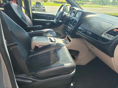 2018 Dodge Grand Caravan SXT   - Photo 11 - Du Quoin, IL 62832