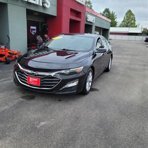 2019 Chevrolet Malibu LT   - Photo 2 - Du Quoin, IL 62832