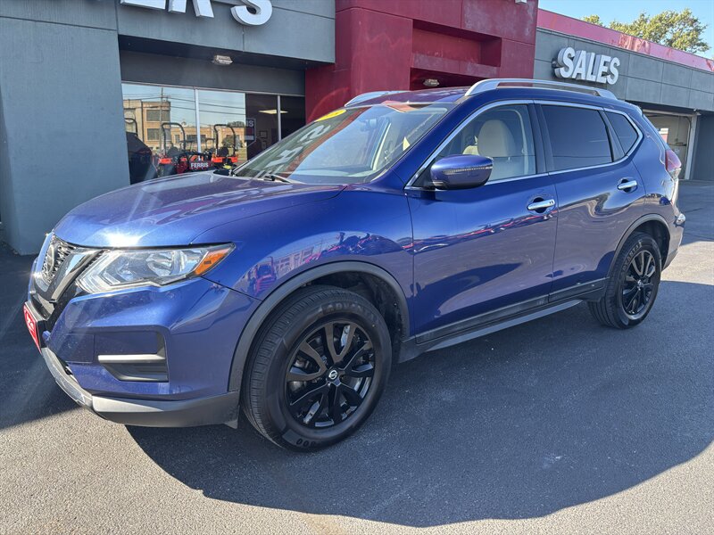2018 Nissan Rogue SV   - Photo 1 - Du Quoin, IL 62832
