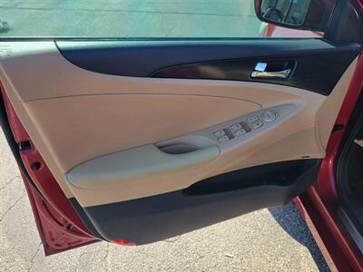 2013 Hyundai SONATA Limited   - Photo 9 - Du Quoin, IL 62832