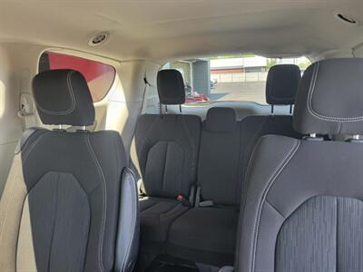 2022 Chrysler Voyager LX   - Photo 18 - Du Quoin, IL 62832
